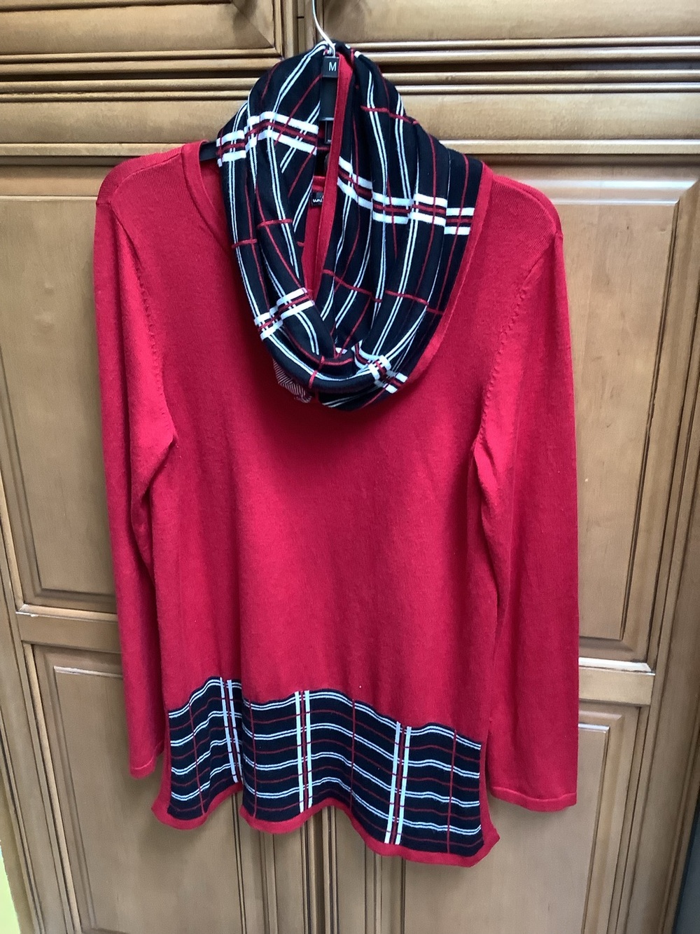 RED WOMENS SWEATER WITH PLAID DETACHABLE
